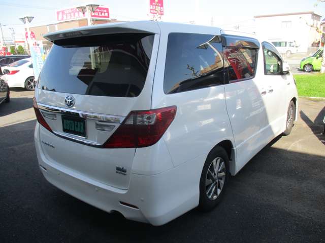 Toyota Alphard Hybrid 3
