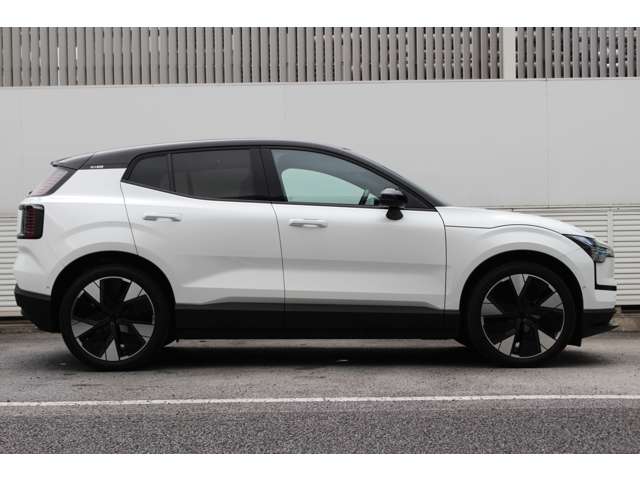 Volvo EX30 4