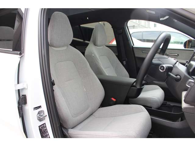 Volvo EX30 8
