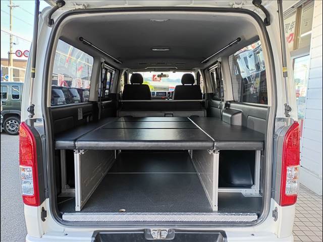 Toyota Regius Ace 12