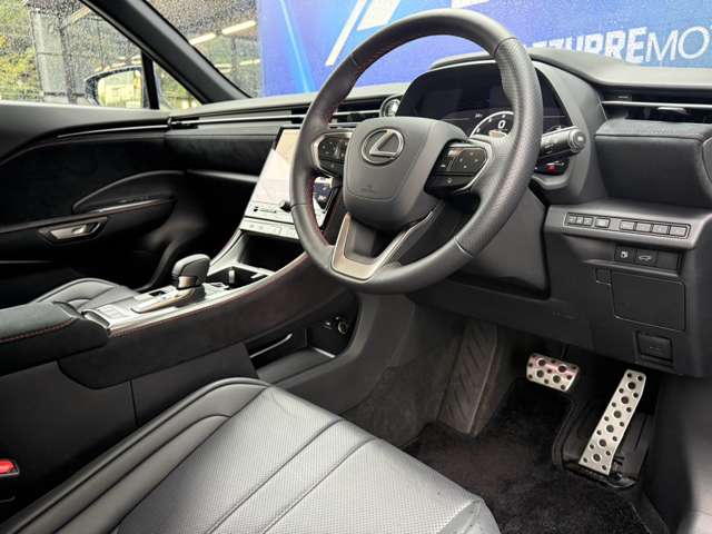 Lexus LBX 12