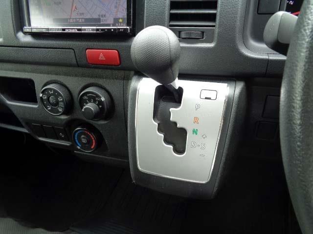 Toyota Hiace Van 9