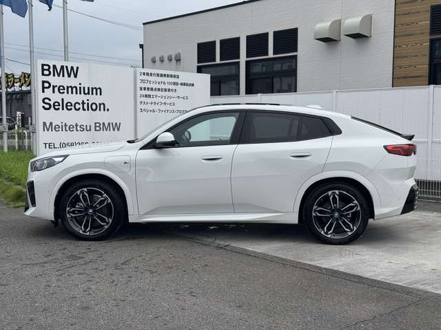 BMW iX2 11