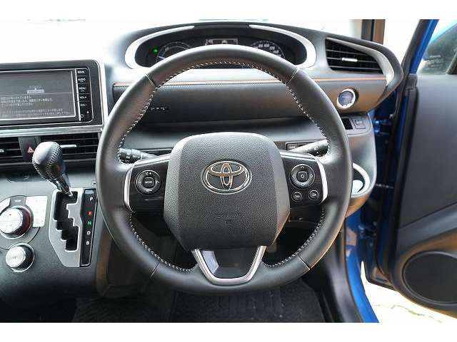 Toyota Sienta 4