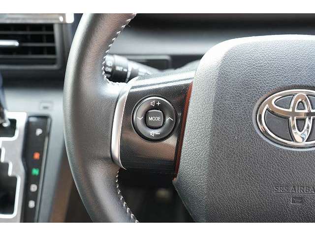 Toyota Sienta 5