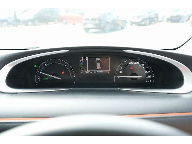Toyota Sienta 9