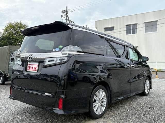 Toyota Vellfire 2
