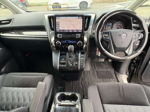Toyota Vellfire 3
