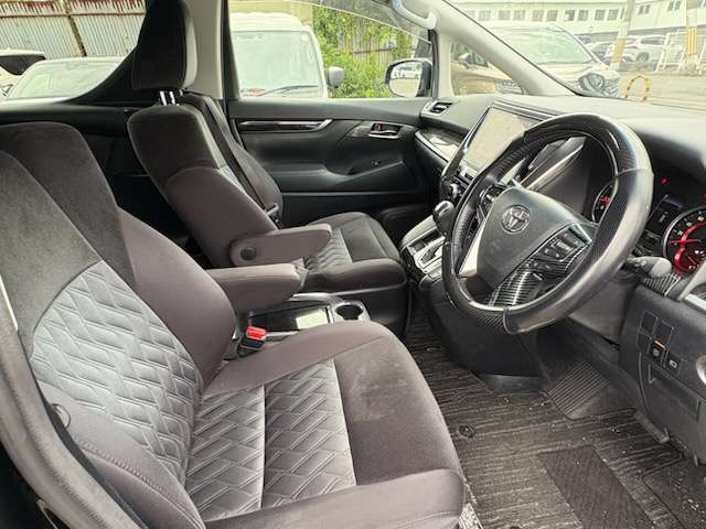 Toyota Vellfire 8