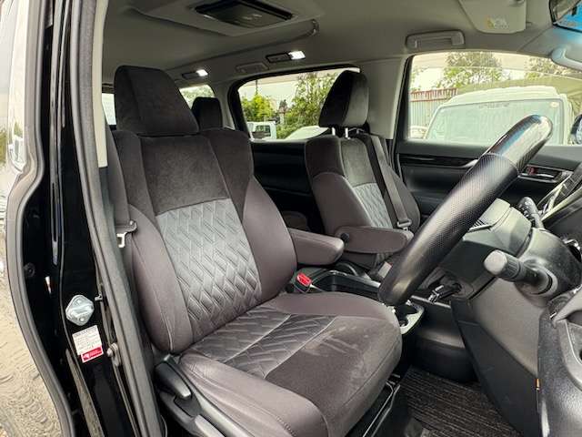 Toyota Vellfire 9
