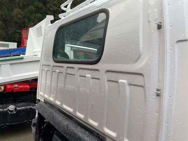 Isuzu Elf 12
