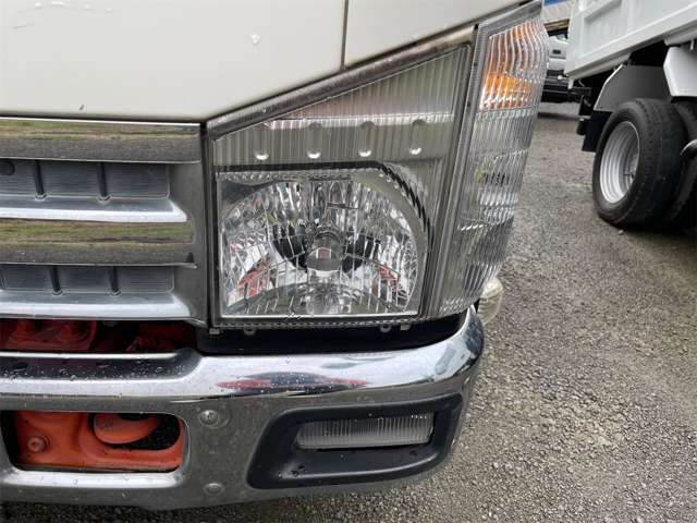 Isuzu Elf 4