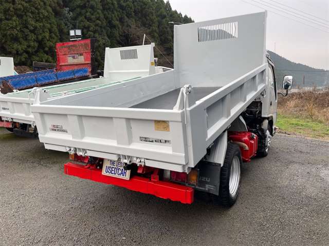 Isuzu Elf 8