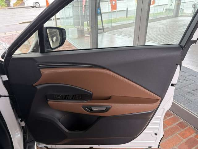 Lexus LBX 11