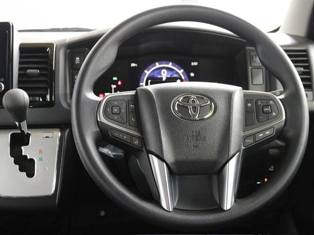 Toyota Hiace 4
