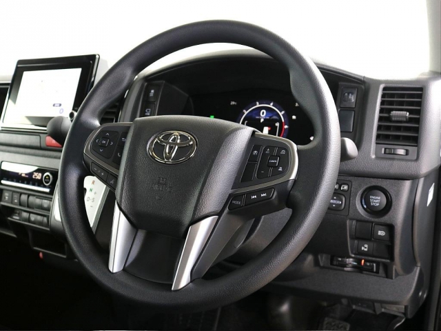 Toyota Hiace 7