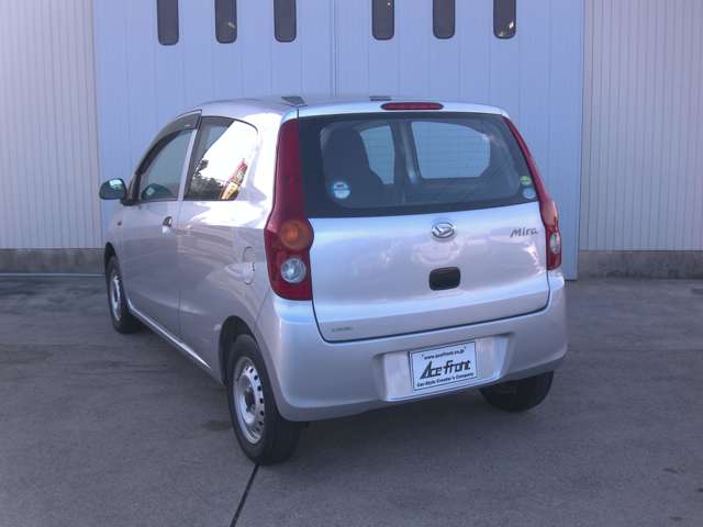 Daihatsu Mira 4