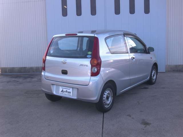 Daihatsu Mira 6