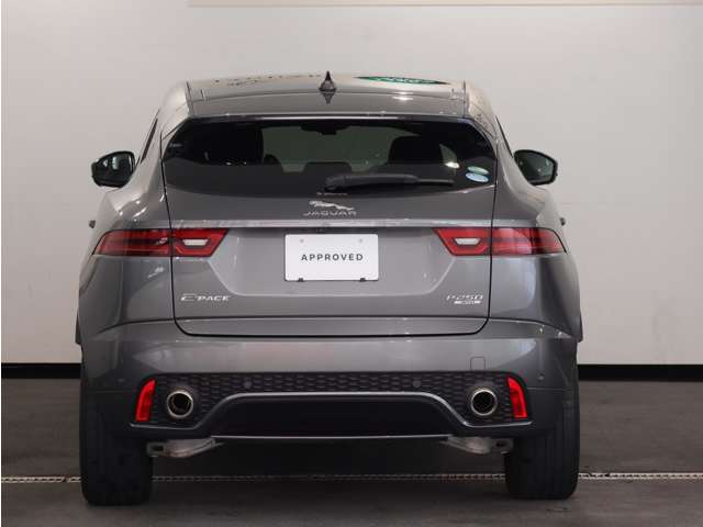 Jaguar E-Pace 11