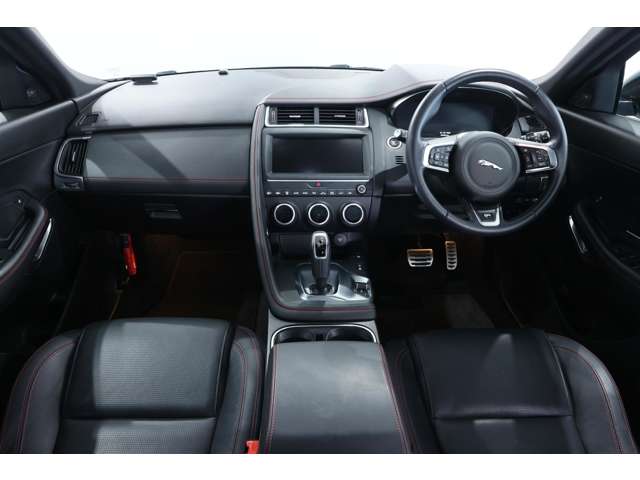 Jaguar E-Pace 5