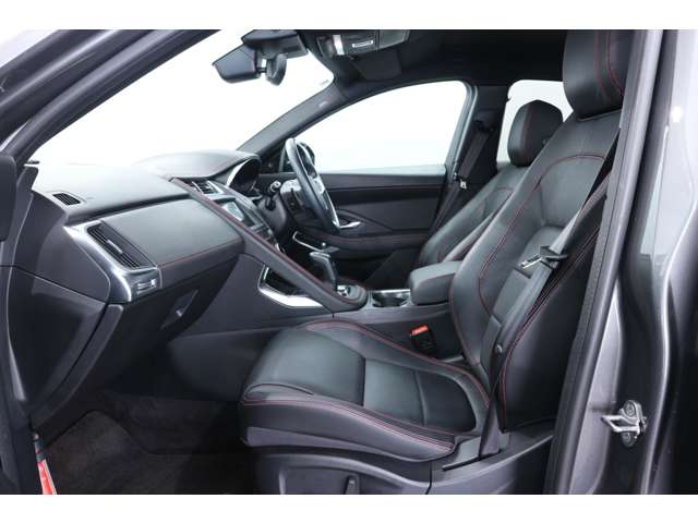 Jaguar E-Pace 6