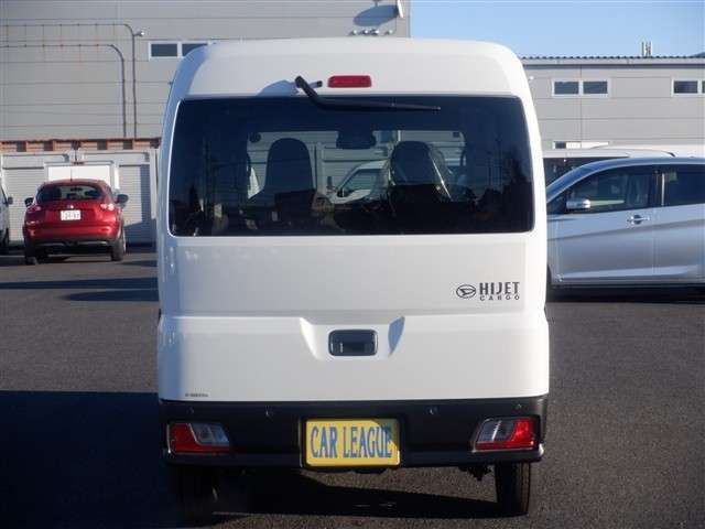 Daihatsu Hijet Cargo 12
