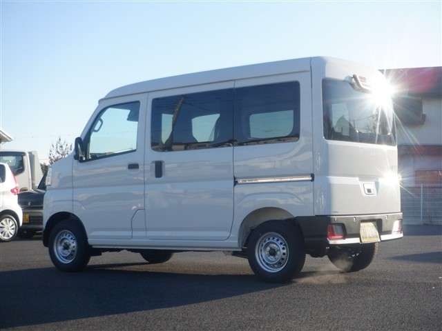 Daihatsu Hijet Cargo 10