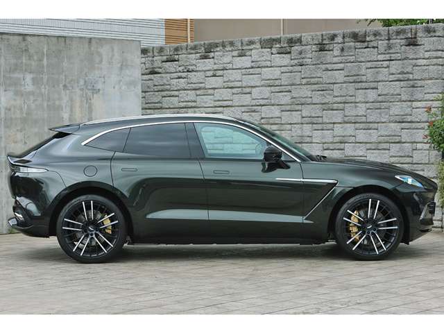Aston Martin DBX 7