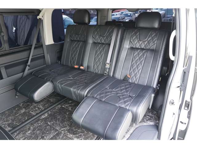 Toyota Hiace 4
