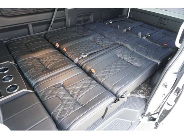 Toyota Hiace 7