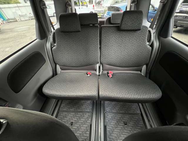 Toyota Sienta 11