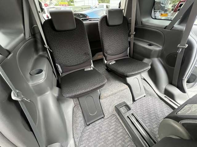 Toyota Sienta 12