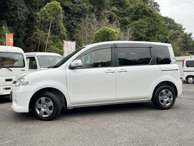 Toyota Sienta 4