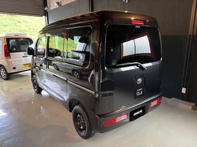 Daihatsu Hijet Cargo 6