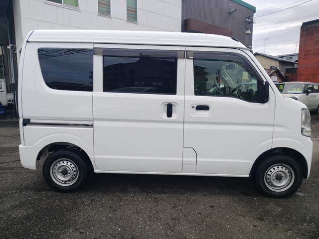 Nissan NV100 Clipper 4