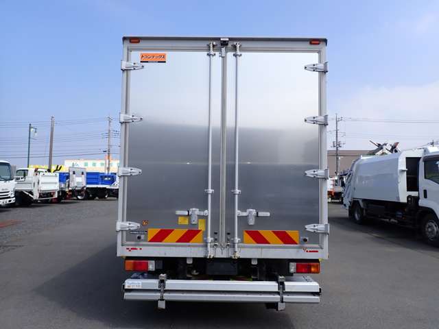 Hino Dutro 8