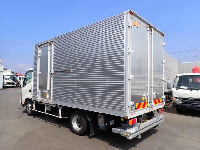 Hino Dutro 9