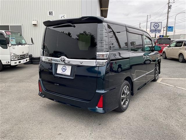 Toyota Voxy 9