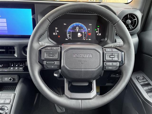 Toyota Land Cruiser FJ 12