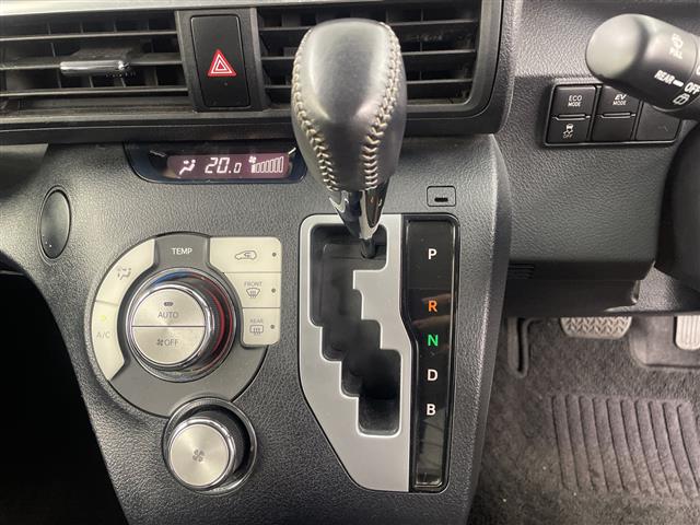 Toyota Sienta 9