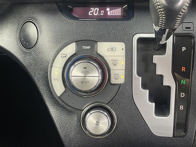 Toyota Sienta 10