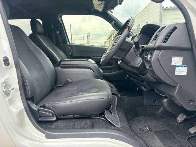 Toyota Hiace Van 12