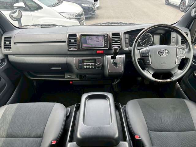 Toyota Hiace Van 3