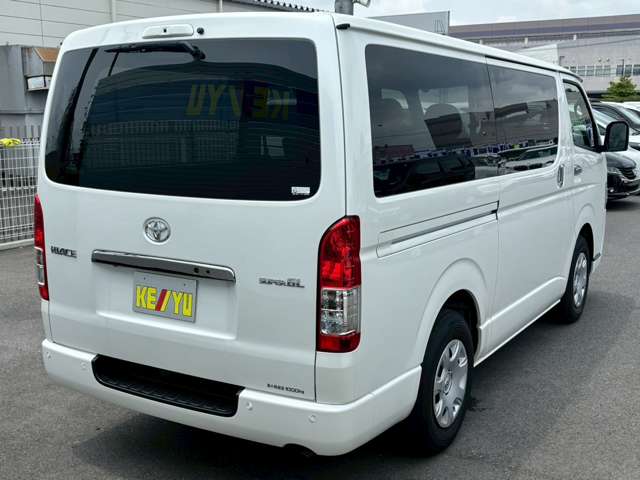 Toyota Hiace Van 6