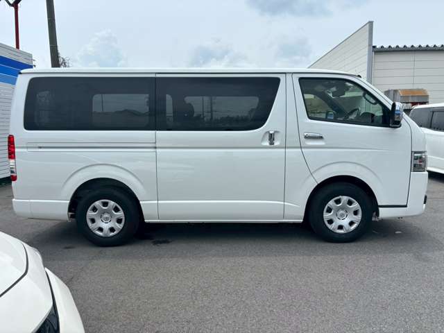 Toyota Hiace Van 7