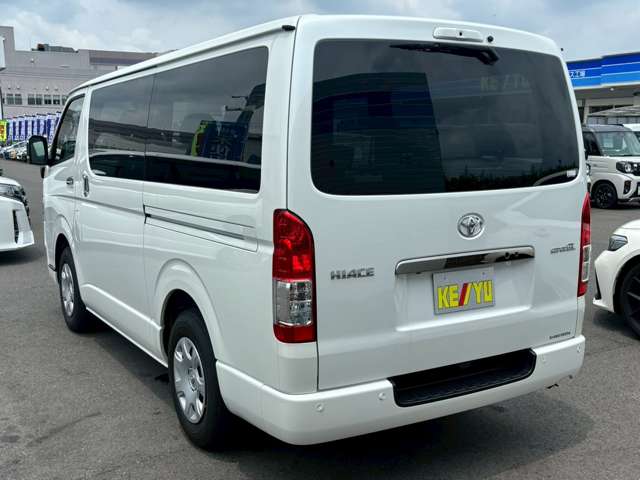 Toyota Hiace Van 9