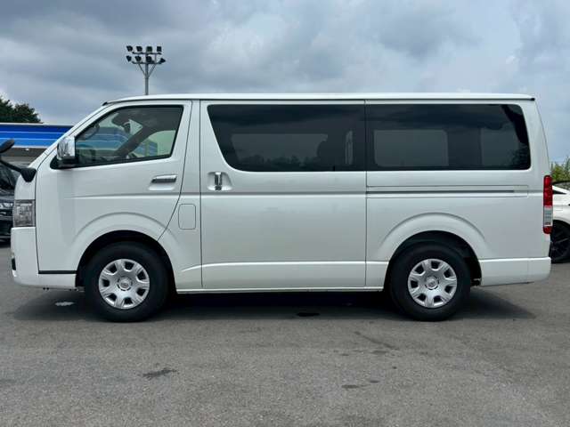 Toyota Hiace Van 10