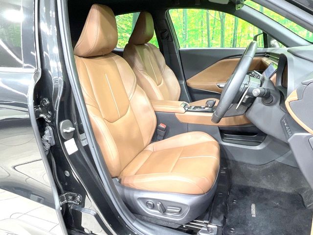 Lexus LBX 9