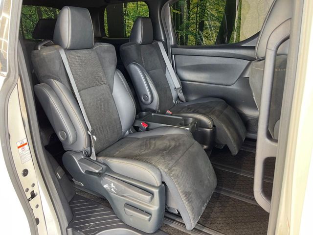 Toyota Alphard 8