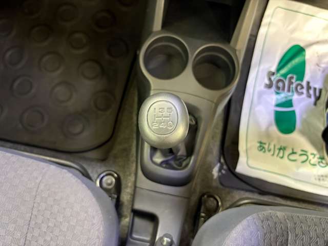 Daihatsu Mira 4